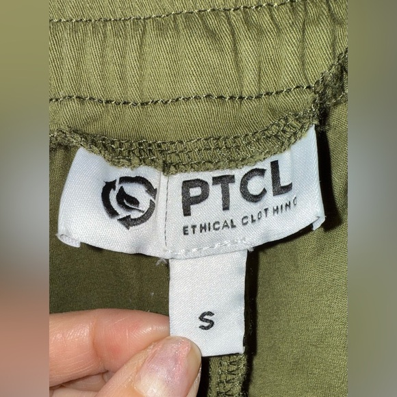 PTCL Olive Green Cargo Maxi Skirt | Rugged Utility Style | Adjustable Fit - Picture 5 of 6